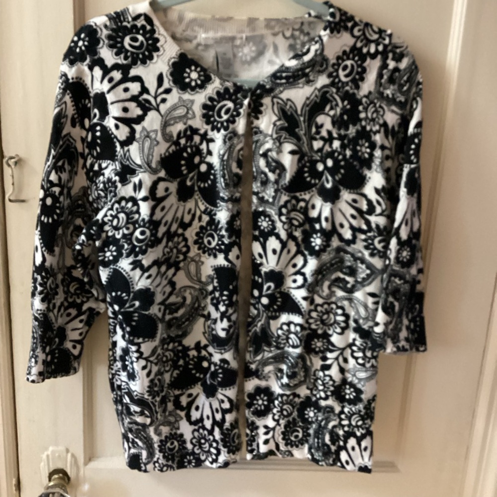 Women’s Black and White -Size 2X-70 % cotton sweater.